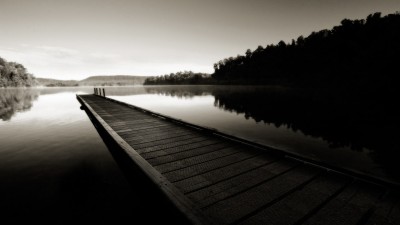 سیاه و سفید-پل-دریاچه-اسکله